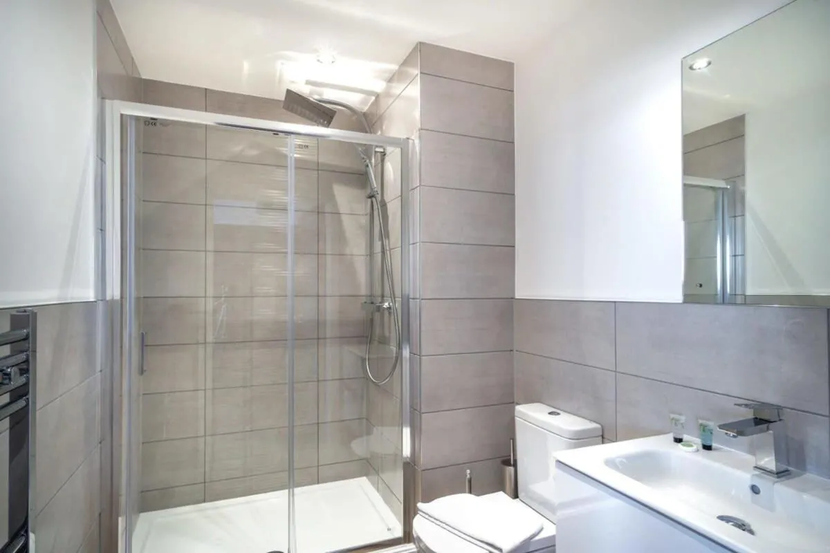 Image 2 of Modern & Spacious 1 Bed Apartment – Old Trafford