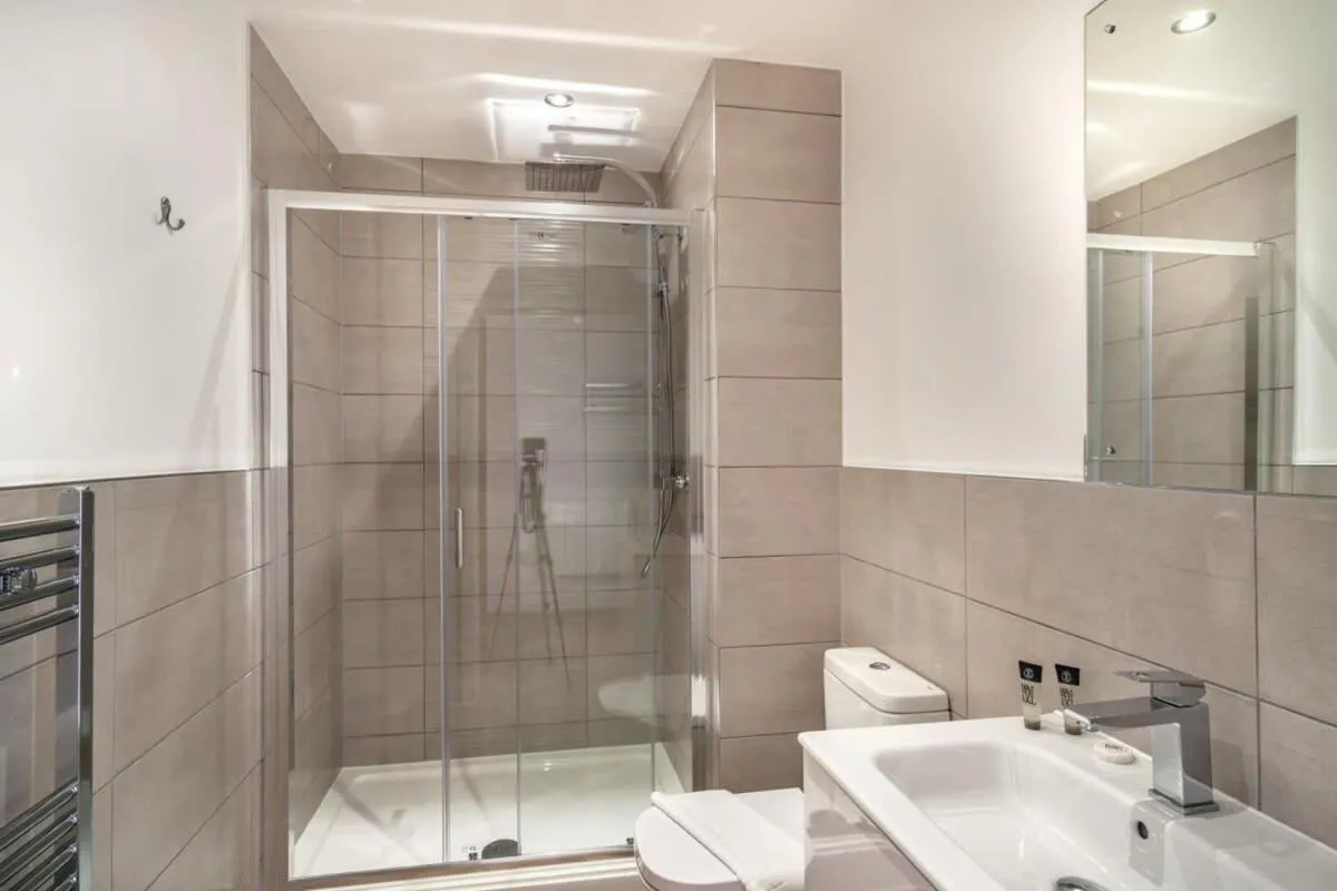 Image 2 of Modern & Spacious 2 Bed Apartment by Old Trafford