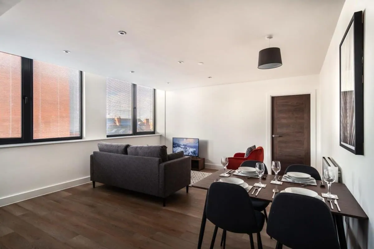 Image 4 of Modern & Spacious 2 Bed Apartment by Old Trafford