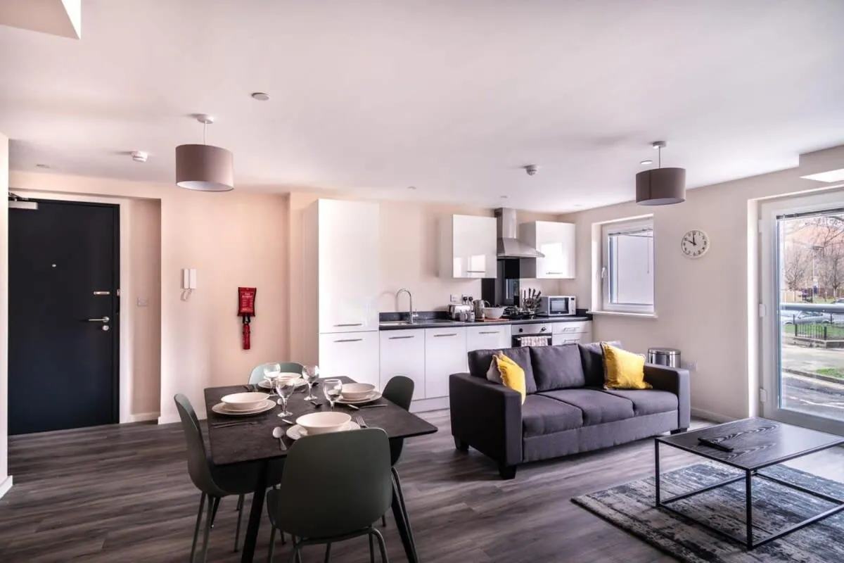 Image 3 of Modern & Spacious 2 Bed Apartment in Manchester