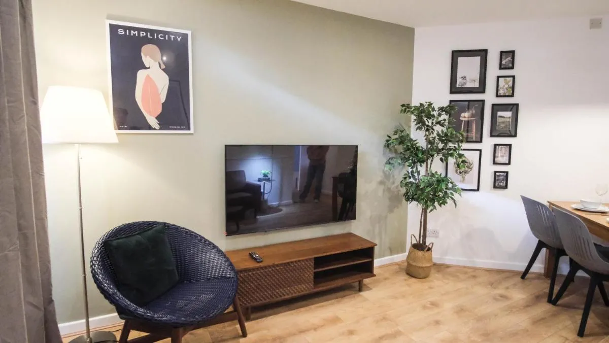 Image of Modern & Spacious City Centre Apartment for Long Stay