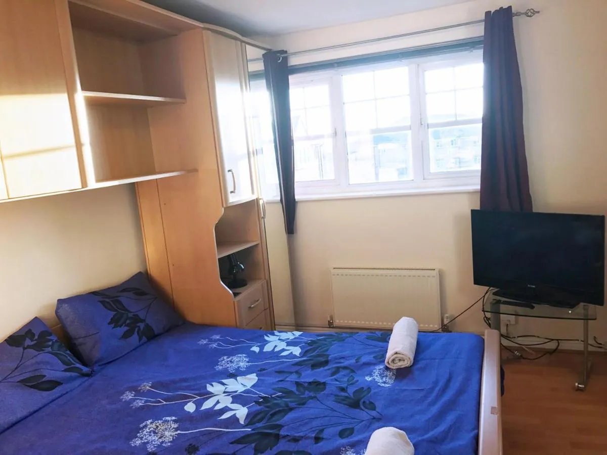 Image 4 of My-Places Abbotsfield Court Townhouse 4