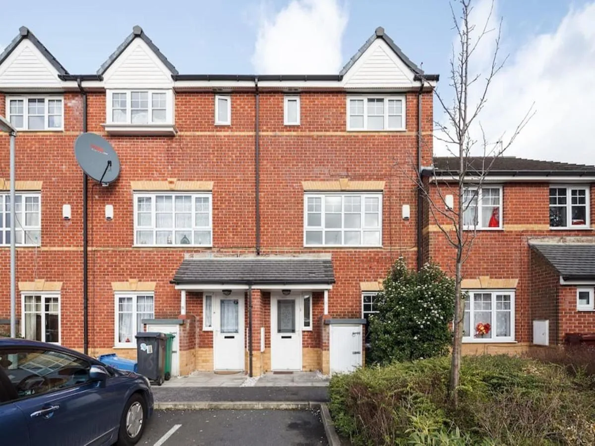 Image 5 of My-Places Abbotsfield Court Townhouse 4