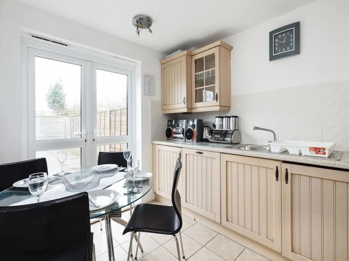Image 3 of My-Places Abbotsfield Court Townhouse 4