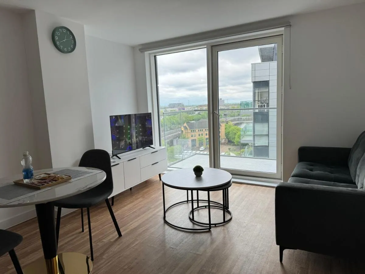 Image 2 of NEW Penthouse height Flat, City View Balcony, Free Gym & More Minimalistic Home