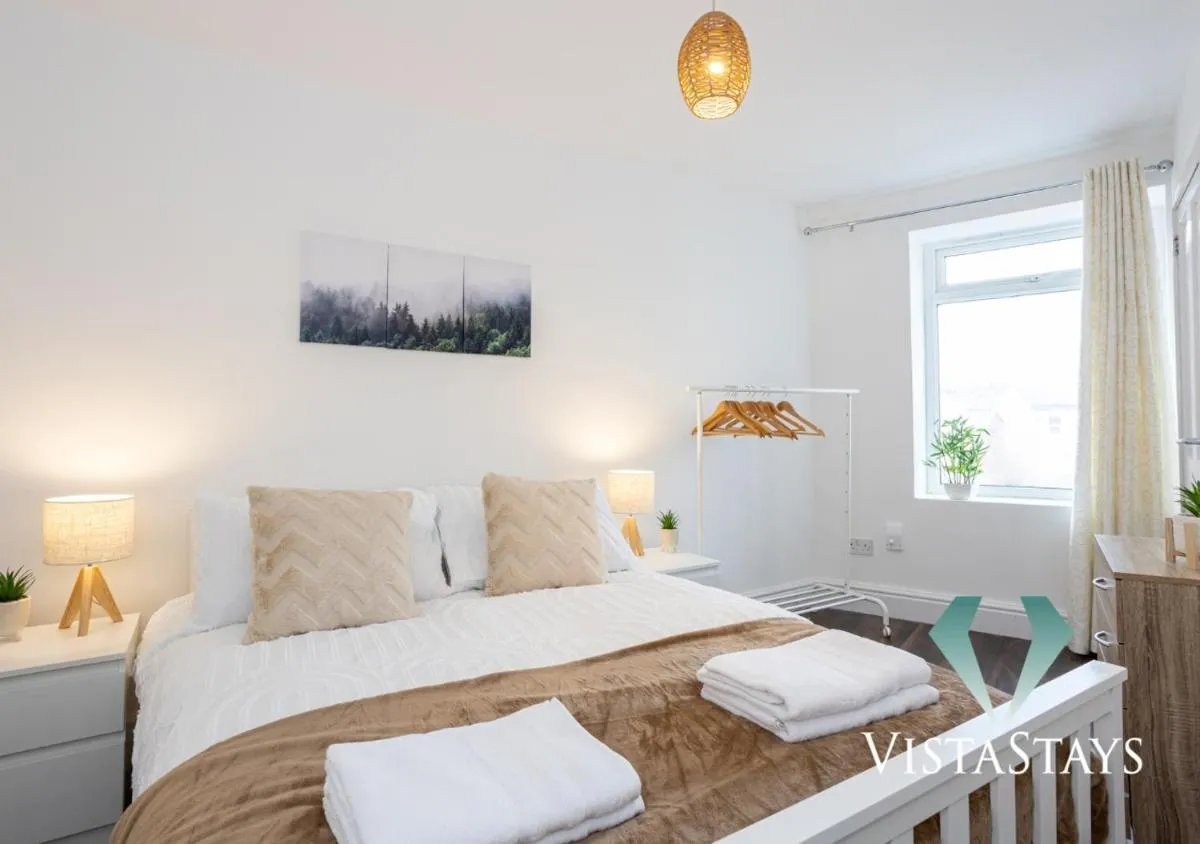 Image 5 of New Modern Spacious 5 Bedroom House by Vista Stays Short Lets & Serviced Accommodation Manchester with Parking