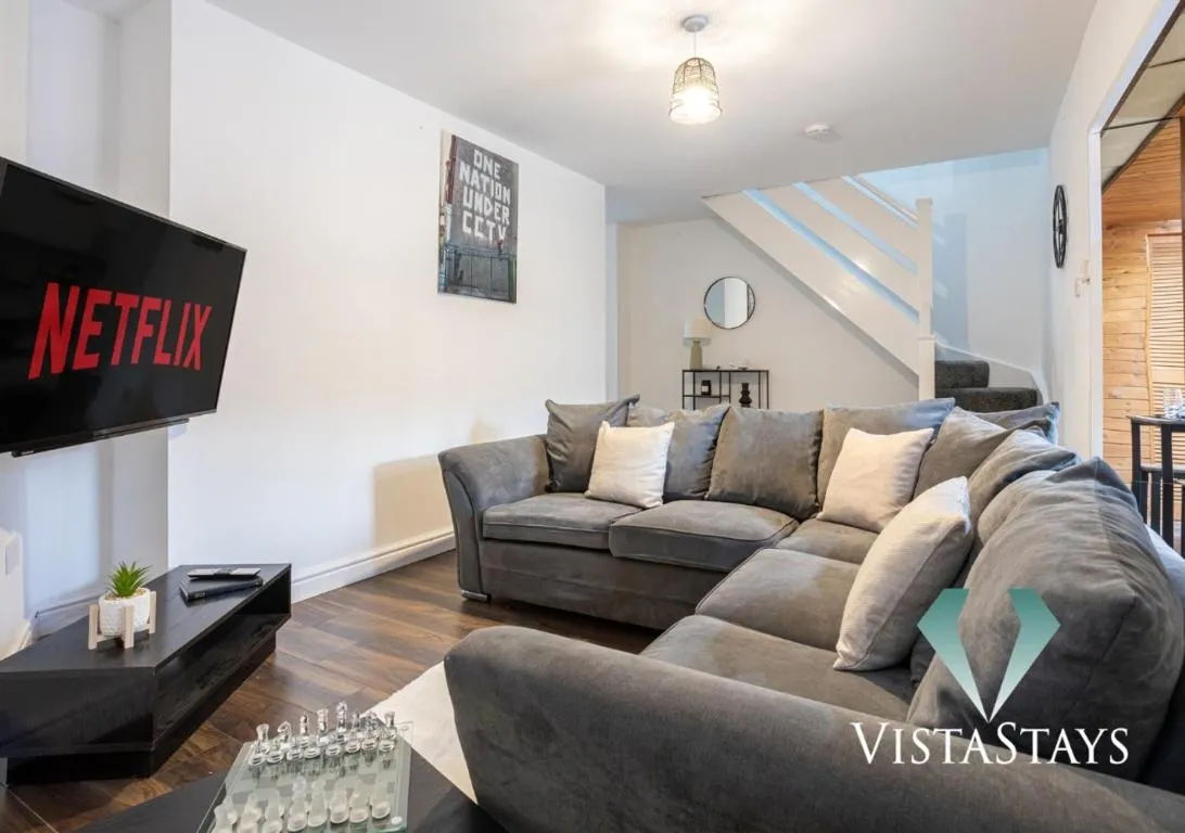 Image of New Modern Spacious 5 Bedroom House by Vista Stays Short Lets & Serviced Accommodation Manchester with Parking