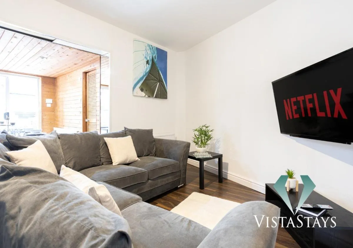 Image 4 of New Modern Spacious 5 Bedroom House by Vista Stays Short Lets & Serviced Accommodation Manchester with Parking