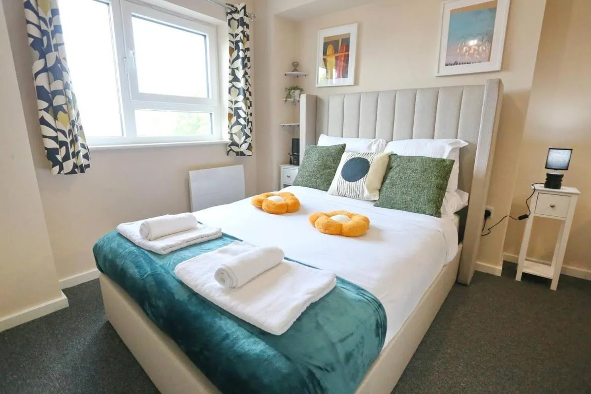 Image 1 of Pass the Keys Free Parking New Build Mins From Manc Old Traff