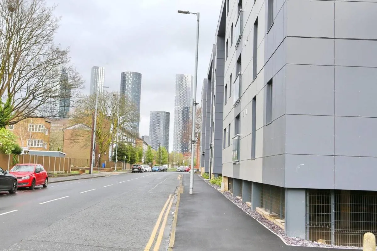 Image 5 of Pass the Keys Free Parking New Build Mins From Manc Old Traff