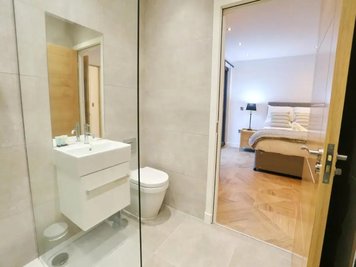 Image 2 of Pass the Keys Luxury New Build Apartment 5 Mins From City Centre