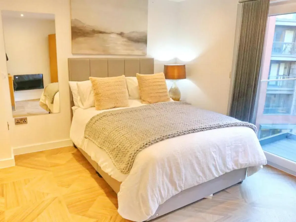 Image 1 of Pass the Keys Stunning New Build Flat 2 Min Walk To City Center