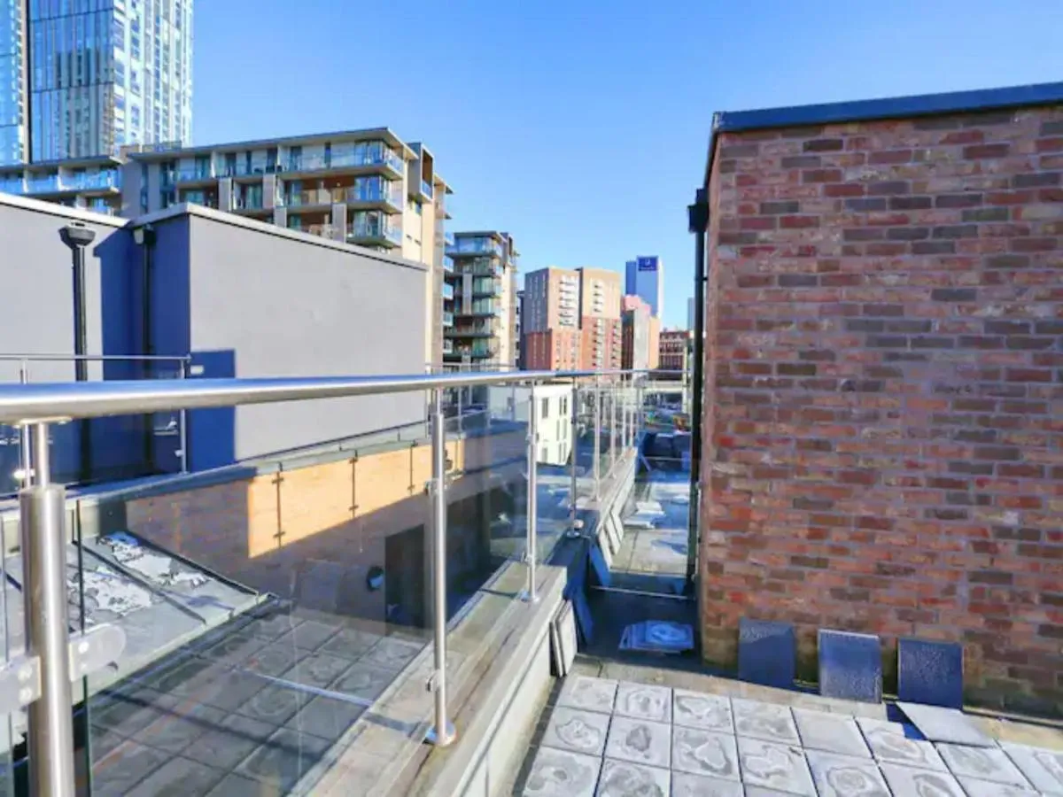 Image 5 of Pass the Keys Stunning New Build Flat 2 Min Walk To City Center