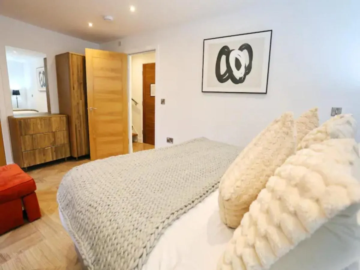 Image 5 of Pass the Keys Superking Bed Penthouse Perfect For Couples