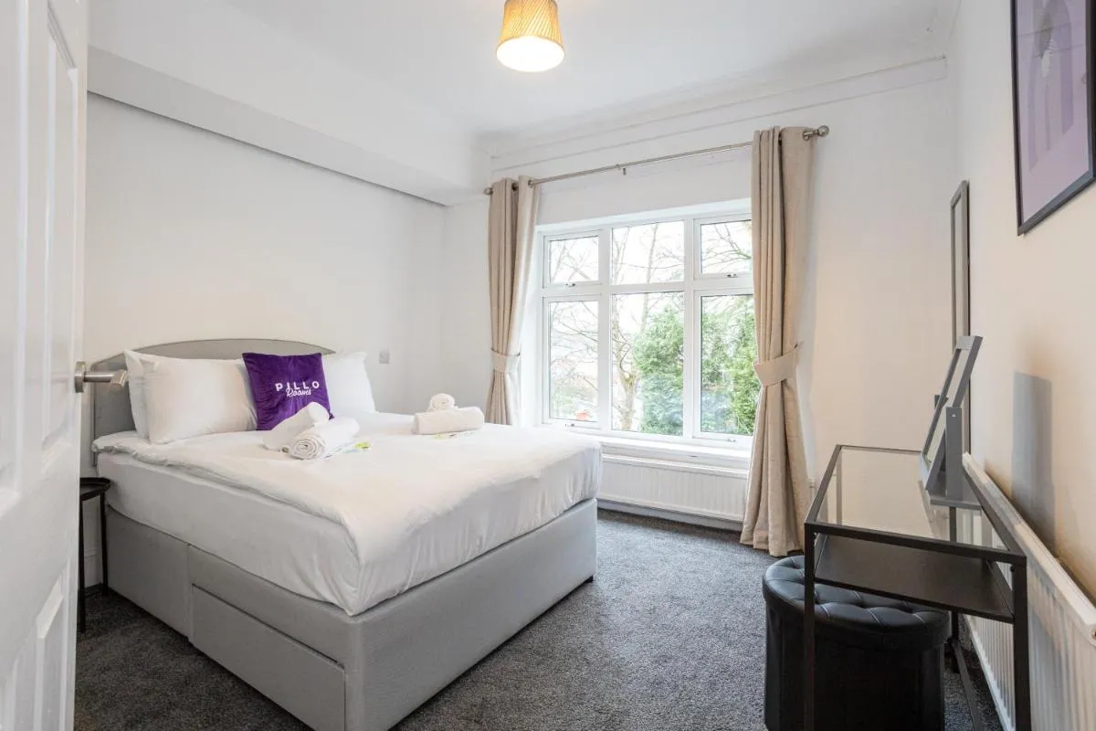 Image 6 of Pillo Rooms – Spacious 4 Bedroom Detached House close to Heaton Park