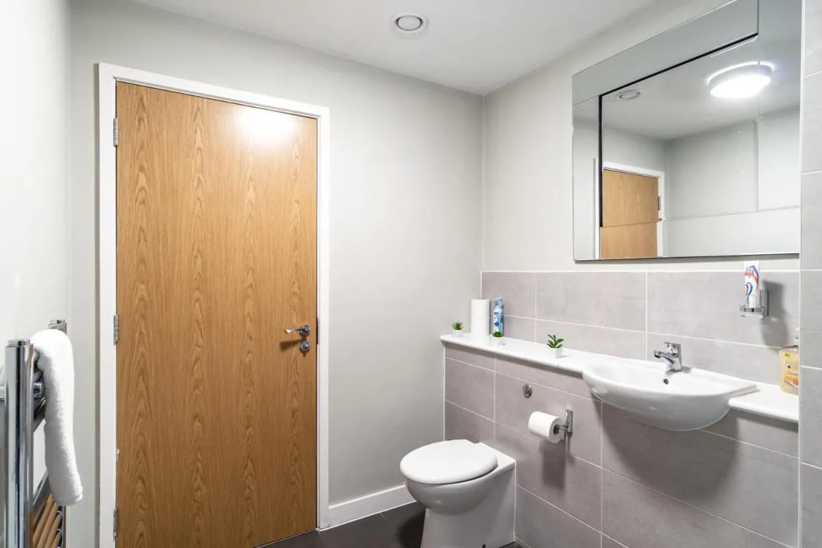 Image 2 of Prime Location 1 Bed Penthouse Apartment