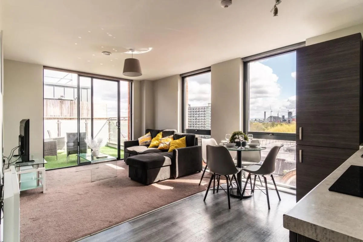 Image 4 of Prime Location 1 Bed Penthouse Apartment