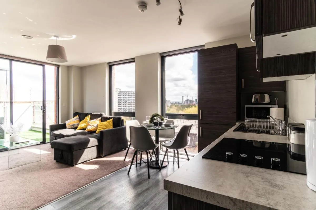Image 3 of Prime Location 1 Bed Penthouse Apartment