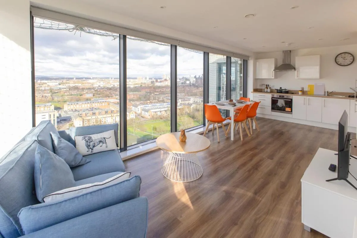 Image 3 of Quayside Penthouse 2 BedRoom Ensuite near Media City & Manchester United