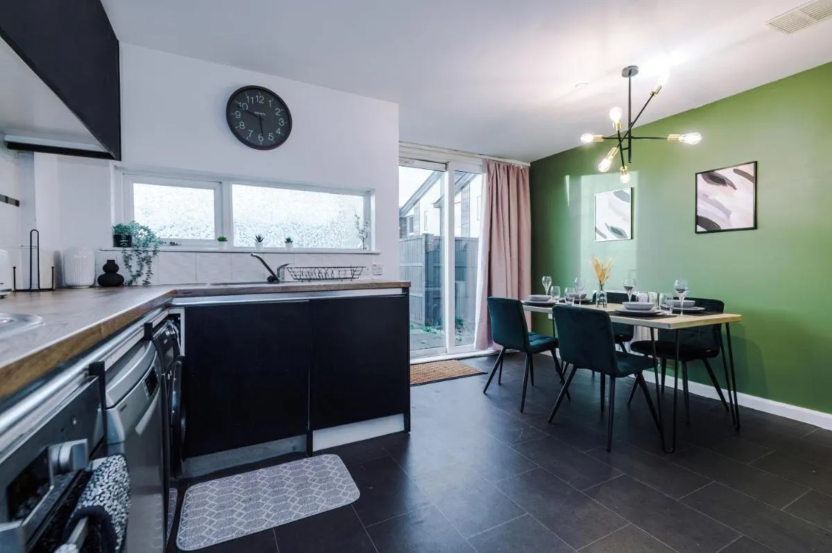 Image 3 of Rest&Recharge at a Spacious Townhouse by the Etihad (5mins to City Centre, Free Secure Parking)
