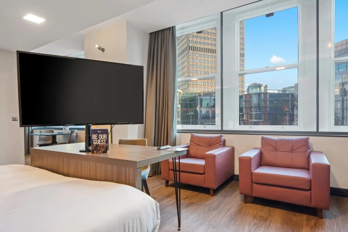 Image 1 of Roomzzz Manchester Victoria