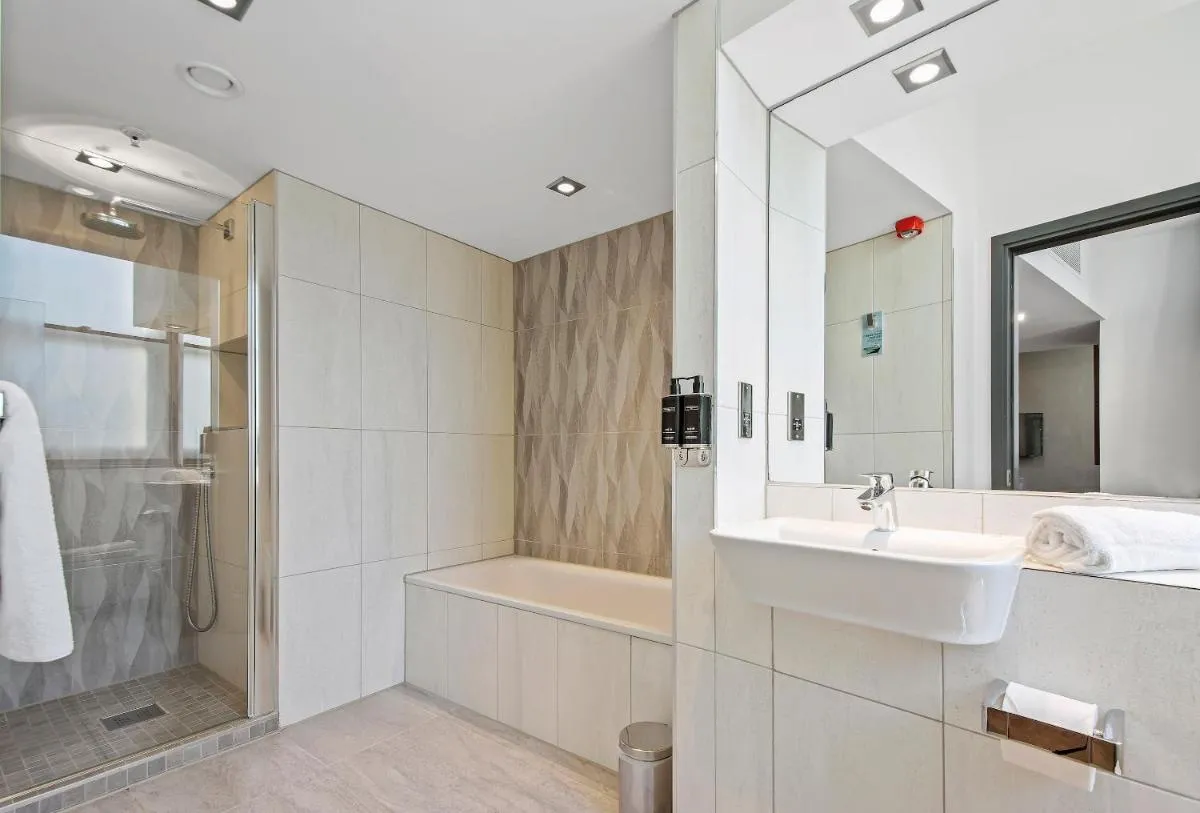 Image 2 of Roomzzz Manchester Victoria