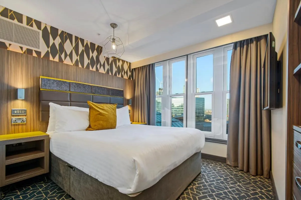 Image 6 of Roomzzz Manchester Victoria