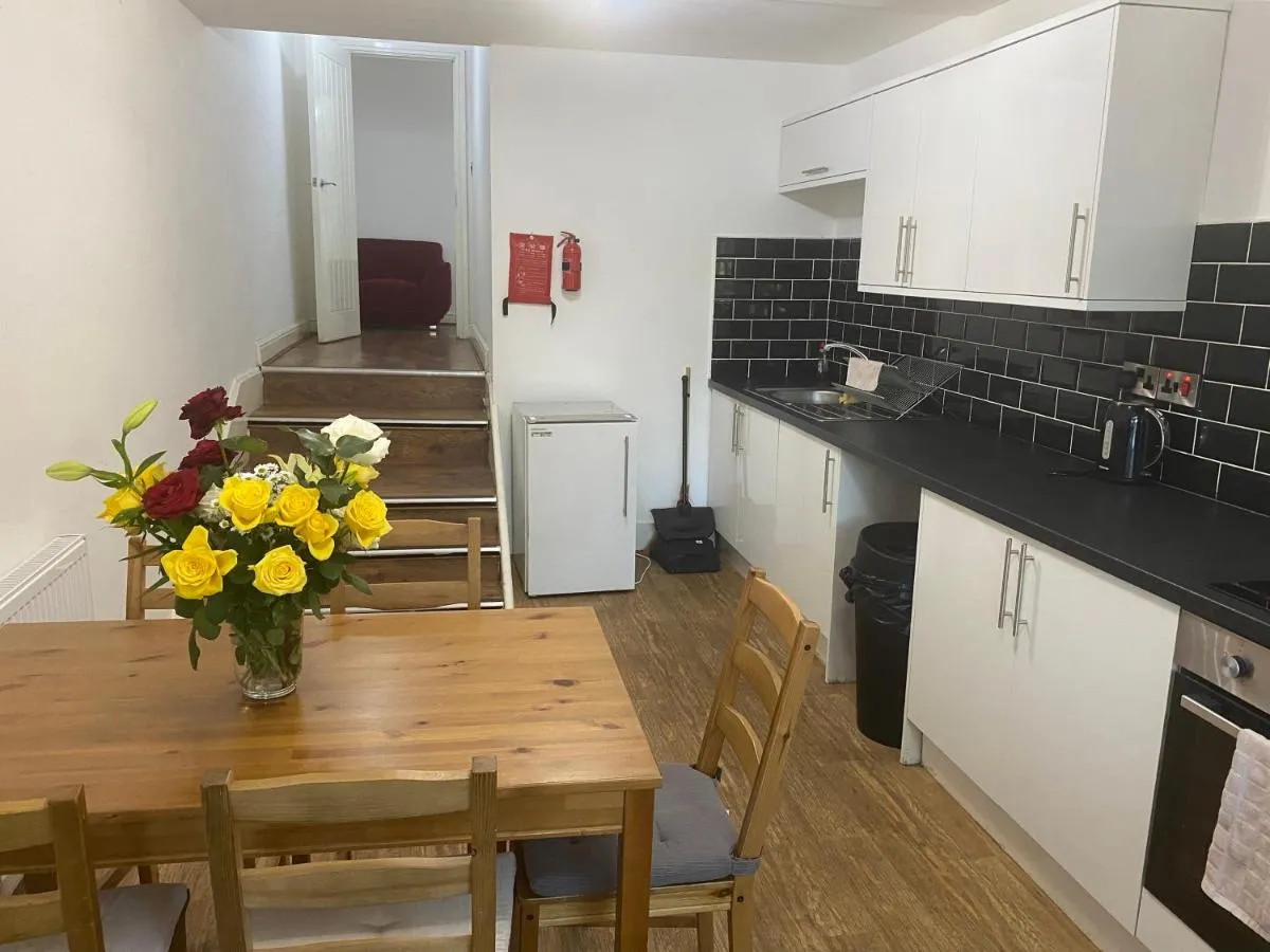 Image 3 of Rusholme Rooms
