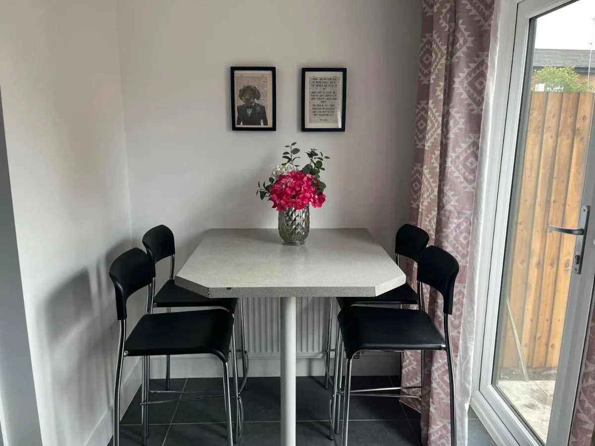 Image 3 of Salford Townhouse 3 BR Home