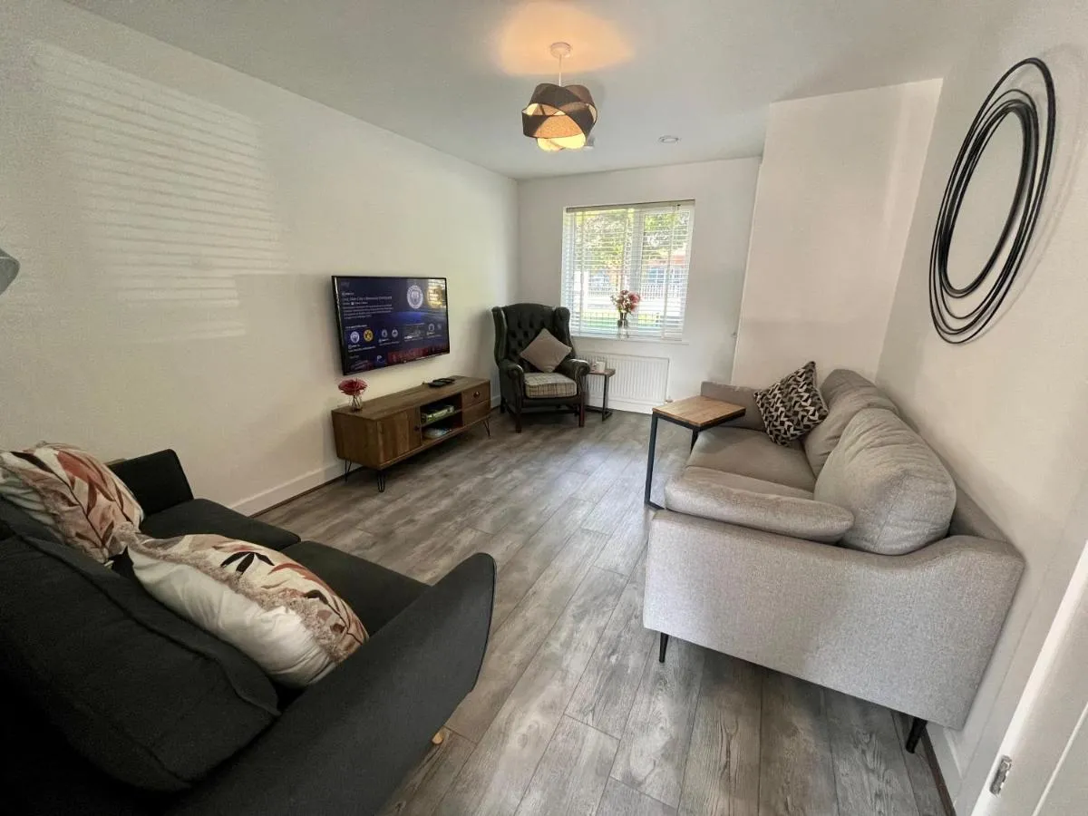 Image 4 of Salford Townhouse 3 BR Home