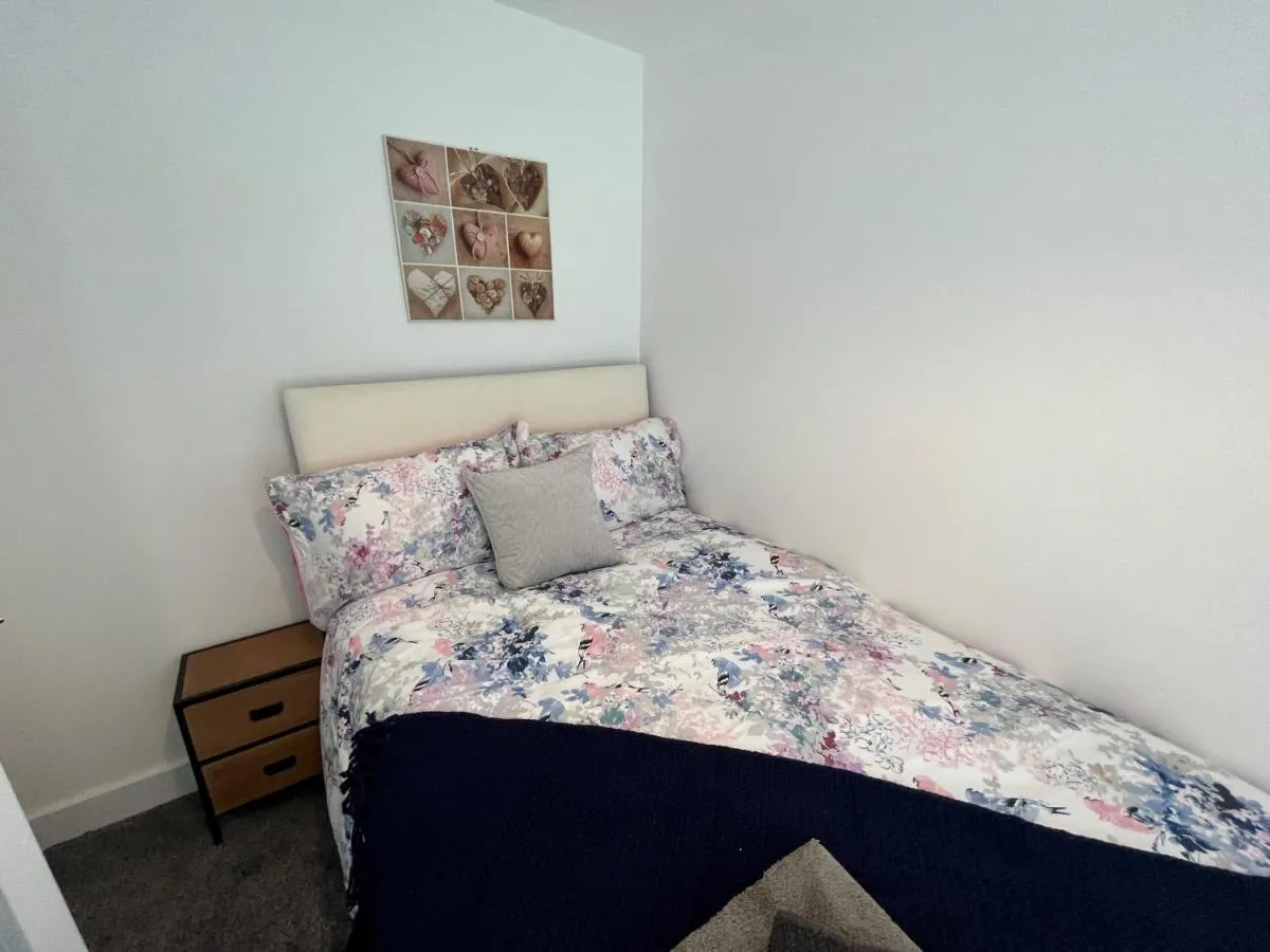 Image 6 of Salford Townhouse 3 BR Home