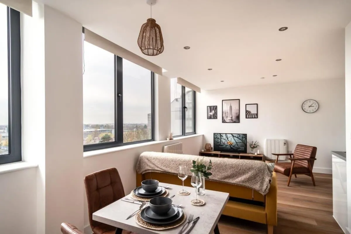 Image 4 of Sleek 1 Bedroom Apartment by Old Trafford