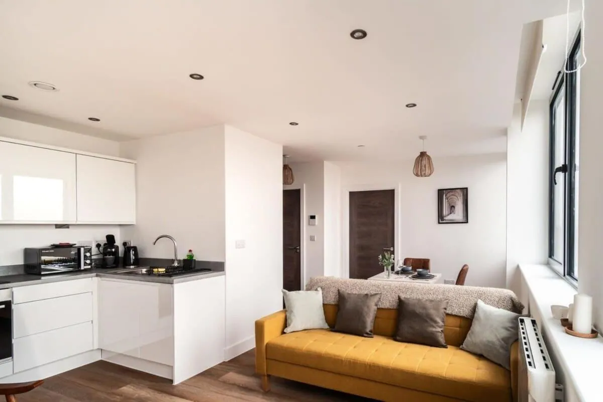 Image 3 of Sleek 1 Bedroom Apartment by Old Trafford