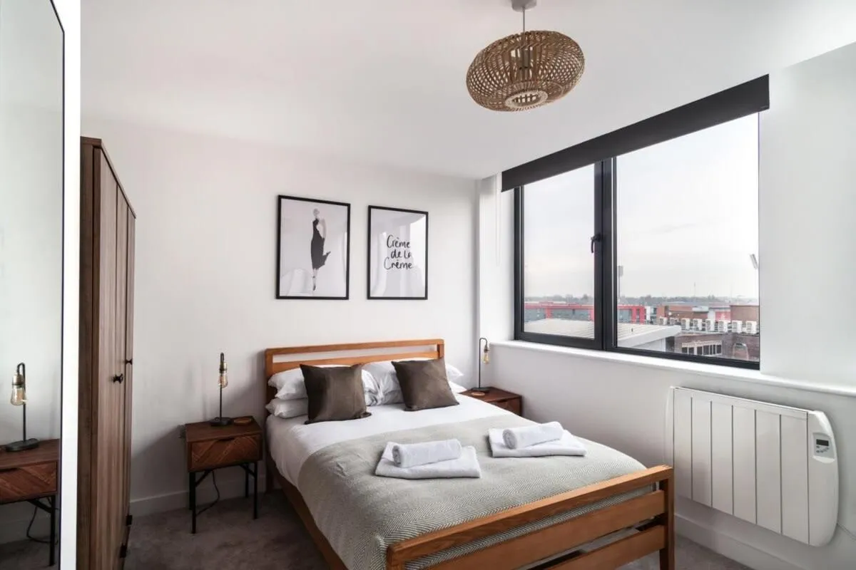 Image 5 of Sleek 1 Bedroom Apartment by Old Trafford