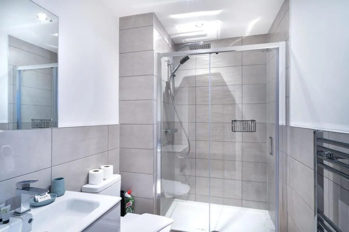 Image 2 of Spacious 1 Bed Old Trafford Apartment