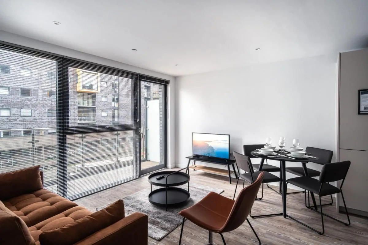 Image 4 of Spacious 2 Bed Apartment in Central Manchester