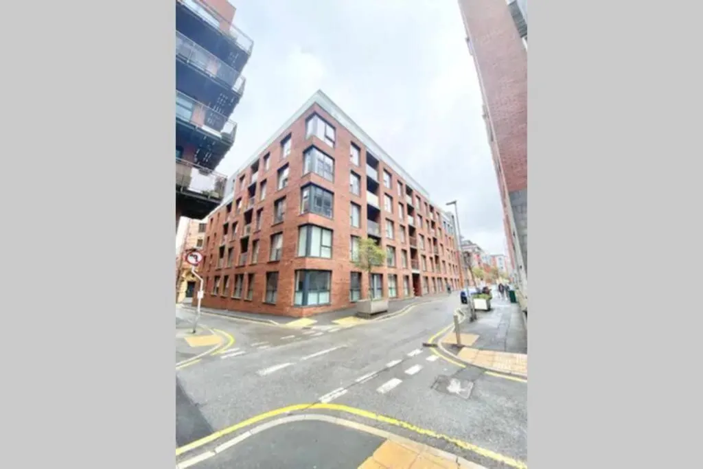 Image 5 of Spacious 2-Bedroom Apartment in the Heart of Manchester – Ideal for Families or Groups