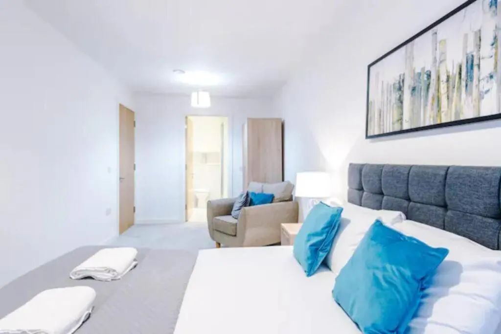 Image 6 of Spacious 2-Bedroom Apartment in the Heart of Manchester – Ideal for Families or Groups
