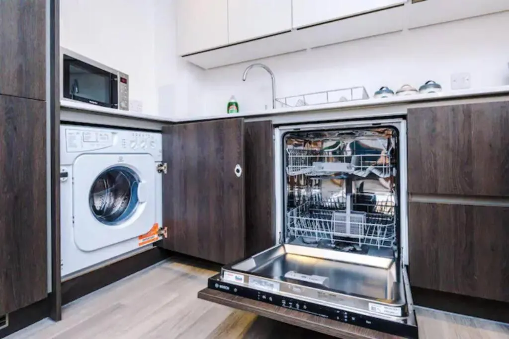Image 3 of Spacious 2-Bedroom Apartment in the Heart of Manchester – Ideal for Families or Groups