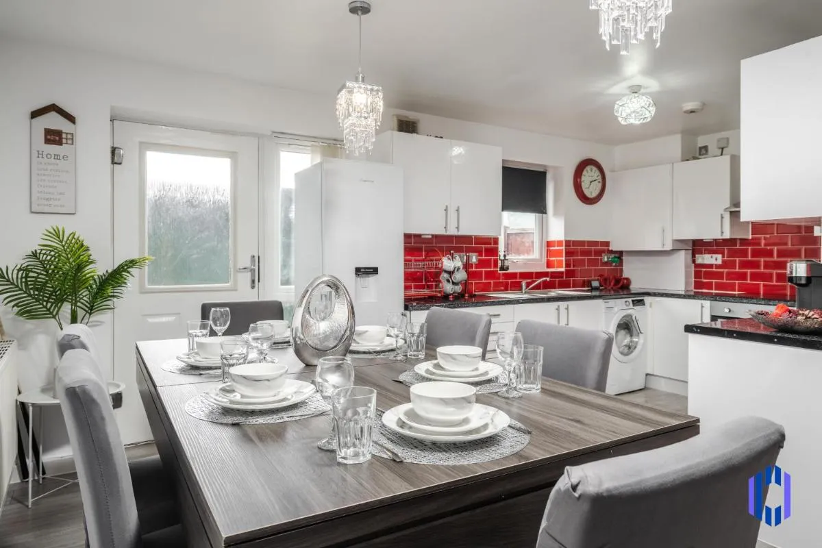 Image 4 of Spacious 5 BR Home Nr Etihad Stadium with Pool Table