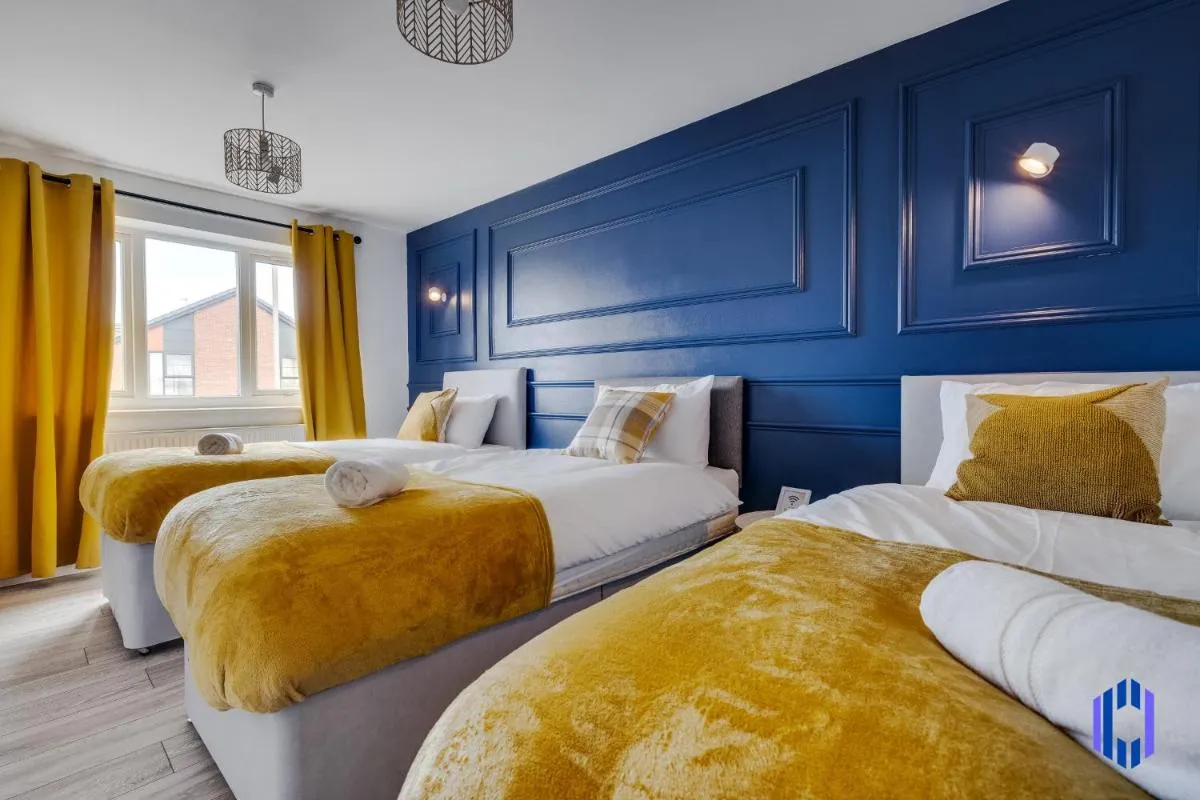 Image 3 of Spacious 5 BR Home Nr Etihad Stadium with Pool Table