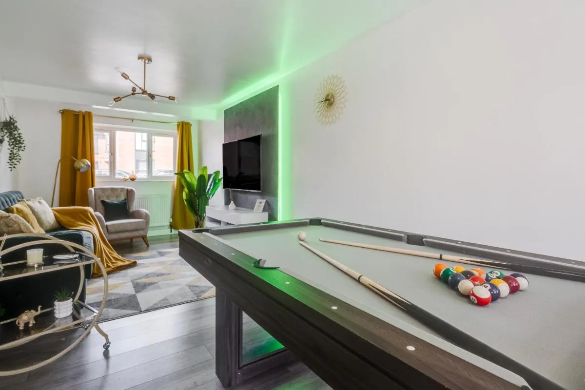 Image 1 of Spacious 5 BR Home Nr Etihad Stadium with Pool Table