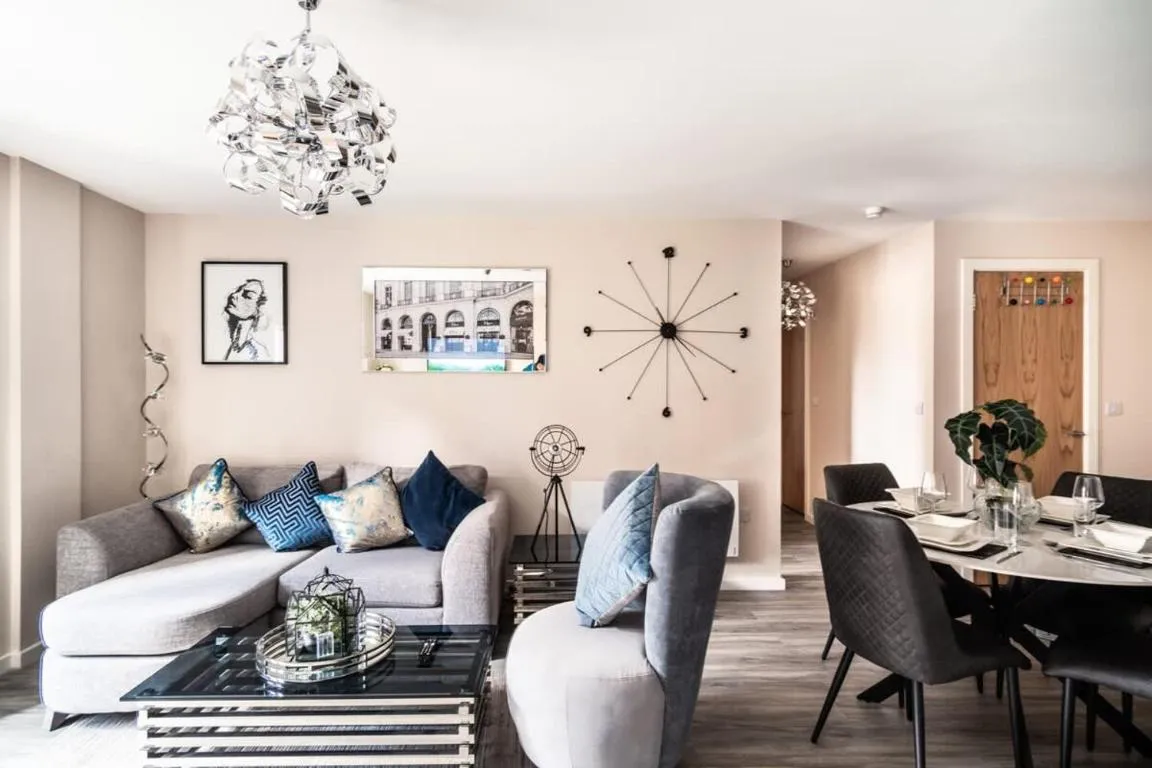 Image of Spacious & Bright 2 Bed Apartment in Manchester