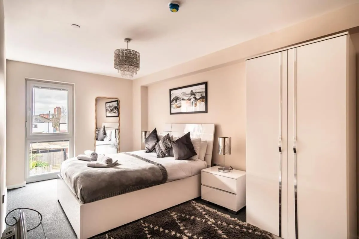 Image 1 of Spacious & Bright 2 Bed Apartment in Manchester