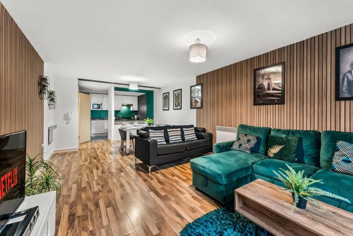 Image 6 of Spacious Central Manchester Apartment – Sleeps 8
