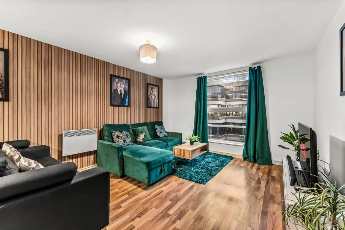 Image of Spacious Central Manchester Apartment – Sleeps 8