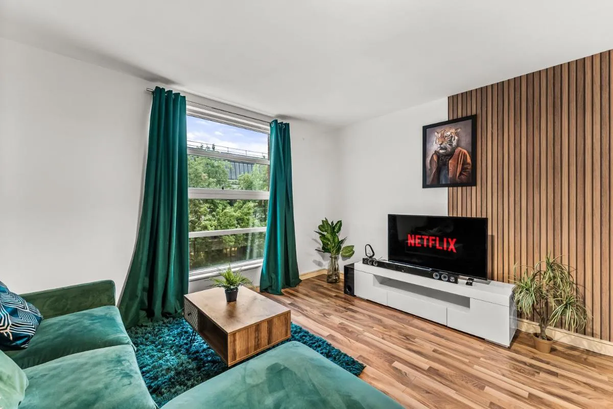 Image 5 of Spacious Central Manchester Apartment – Sleeps 8