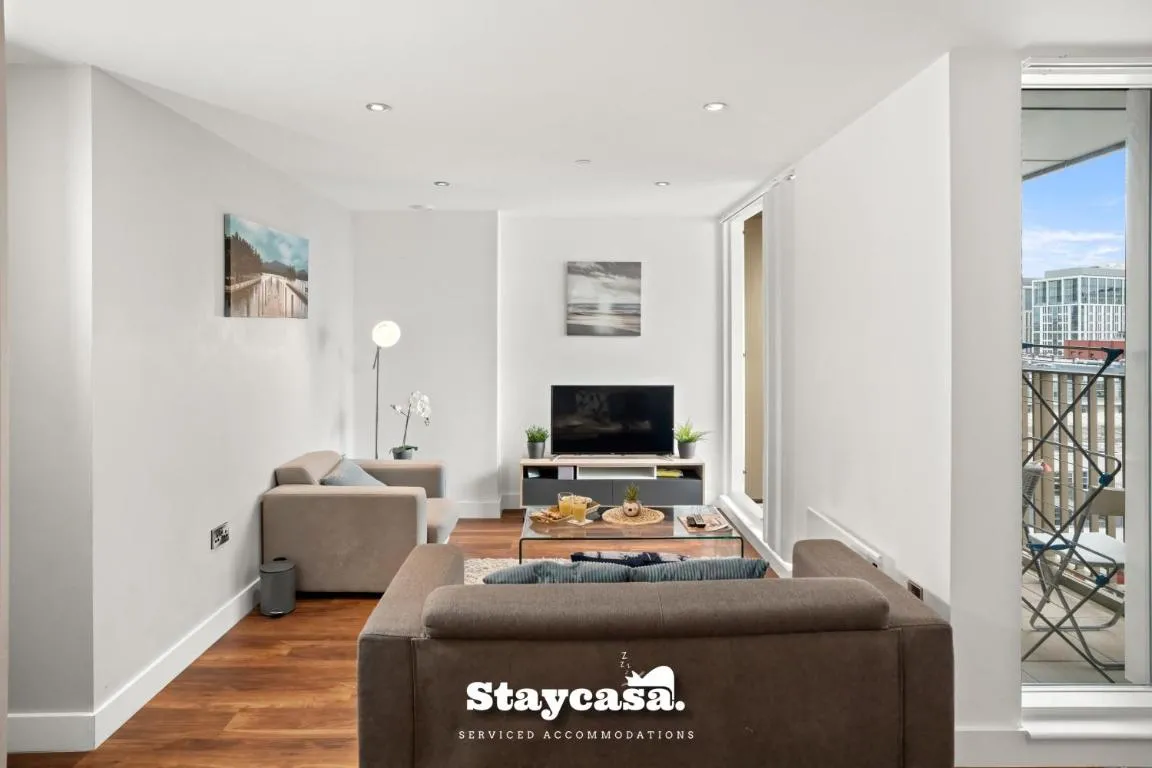 Image of Spectacular Apartment Balcony View In City Centre