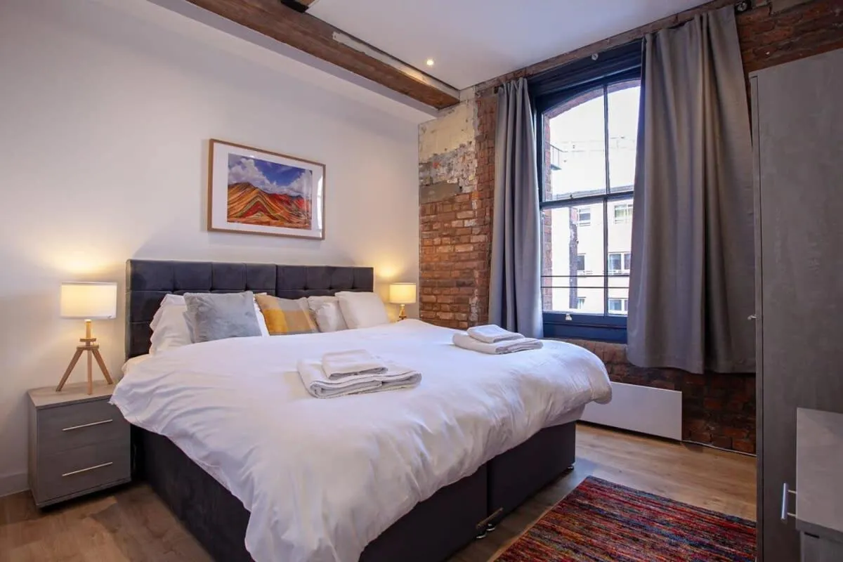 Image 1 of Stunning 1 Bed Flat 5min walk to Victoria Station