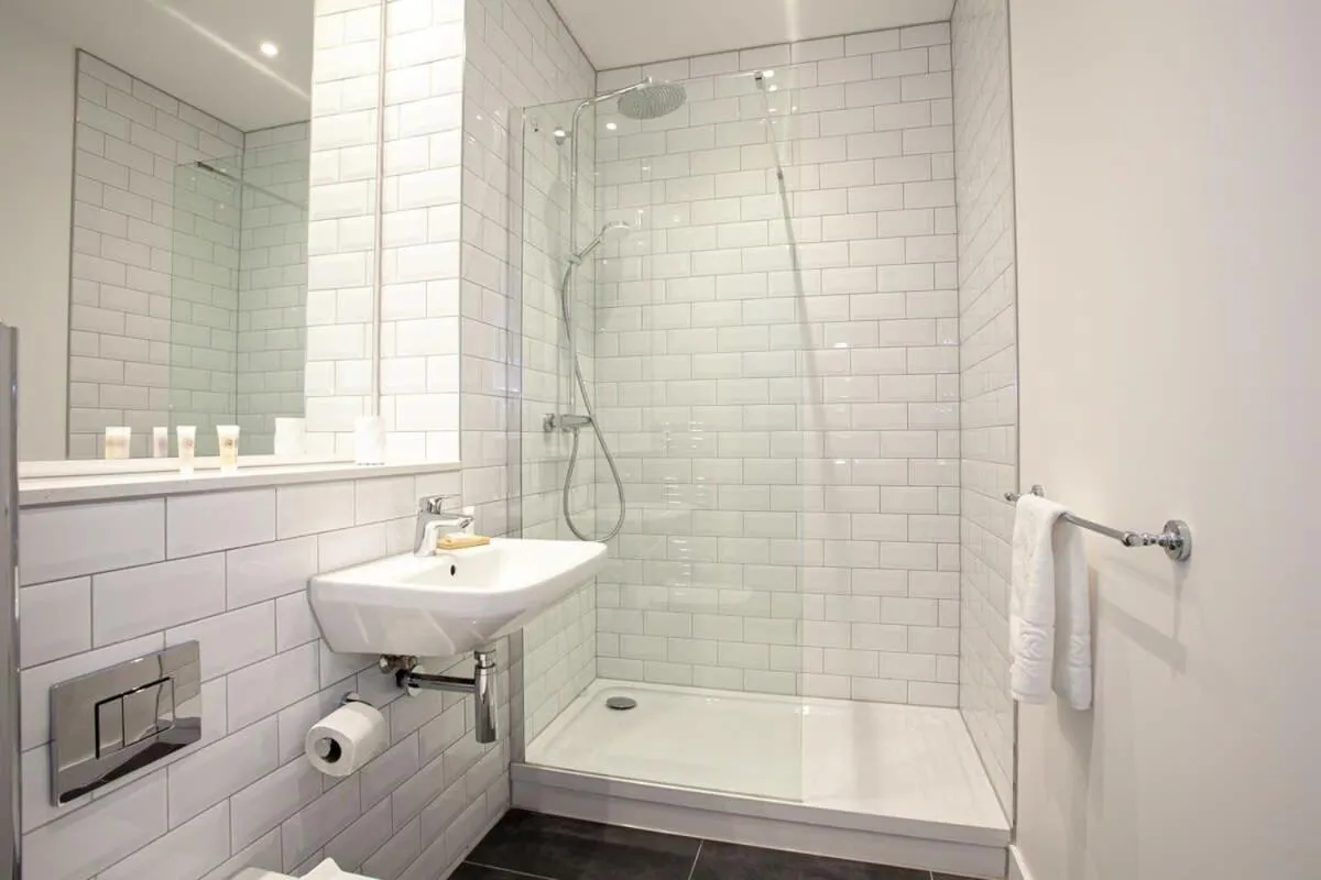 Image 2 of Stunning 1 Bed Flat 5min walk to Victoria Station